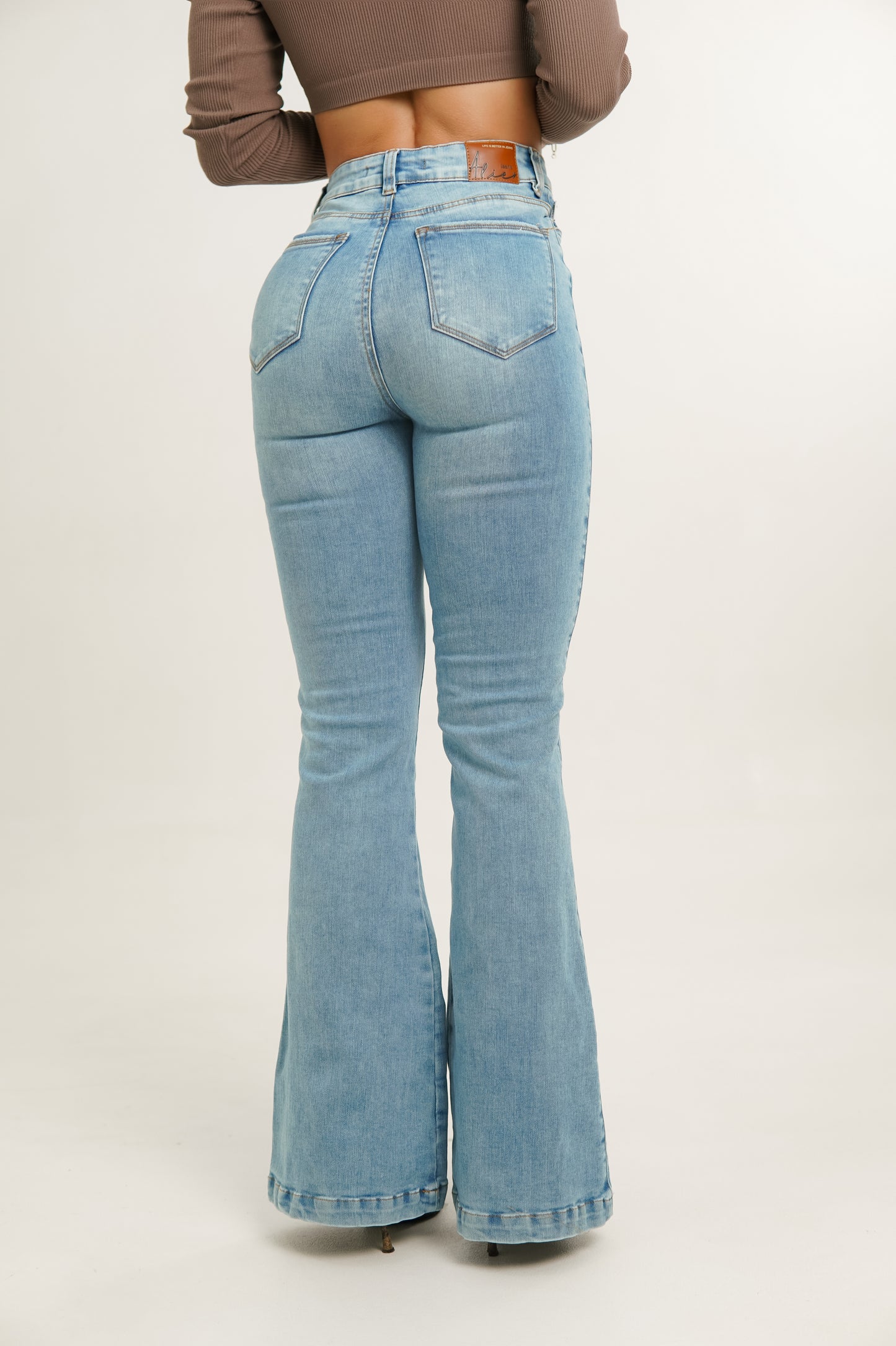 Jeans colombiano levanta cola True 3