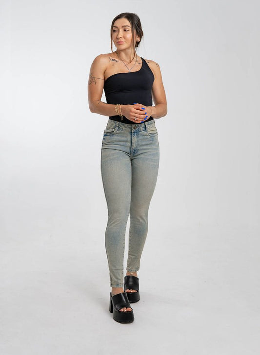 Jeans colombiano levanta cola KAI 2