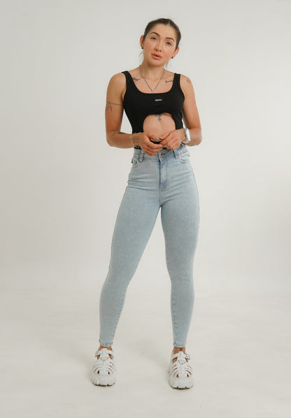 Jeans colombiano levanta cola Zigor