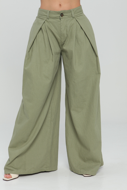 Pantalón liviano verde pliegues