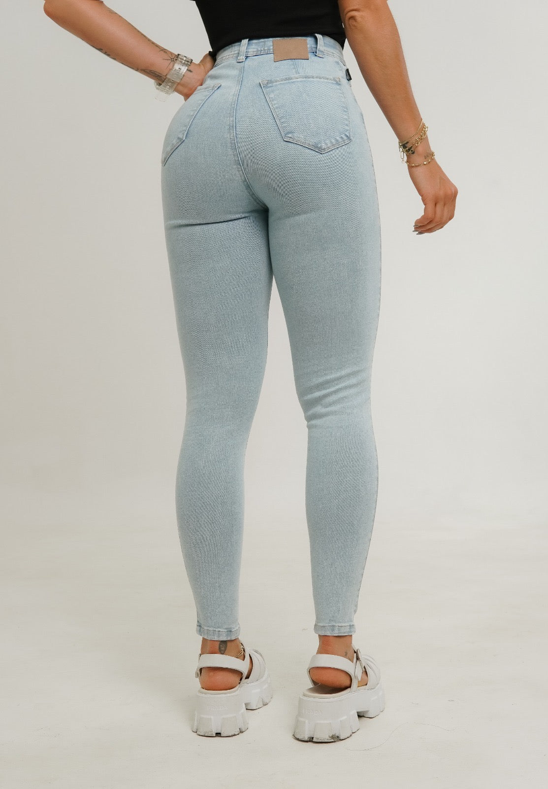 Jeans colombiano levanta cola Zigor