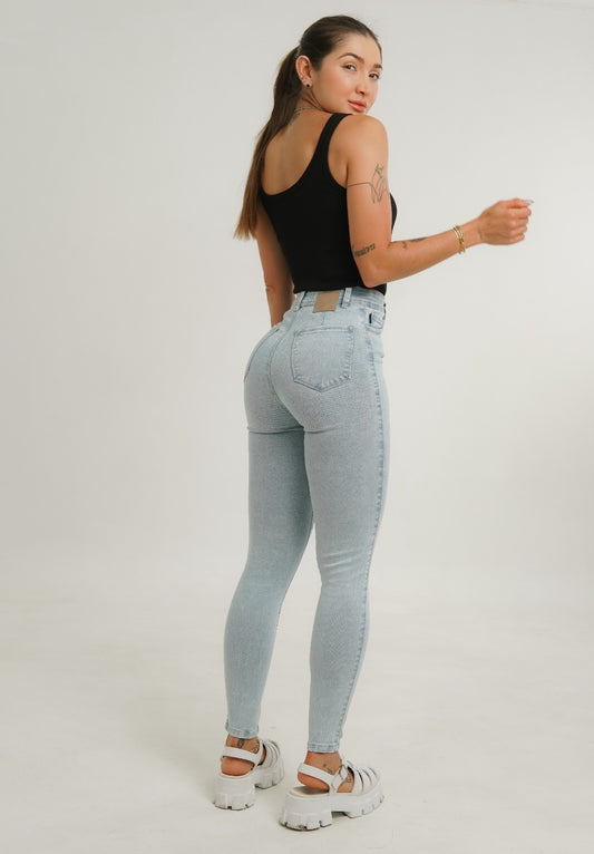 Jeans colombiano levanta cola Zigor