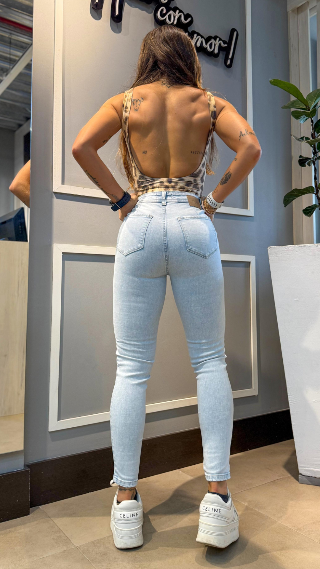 Jeans colombiano levanta cola Zigor