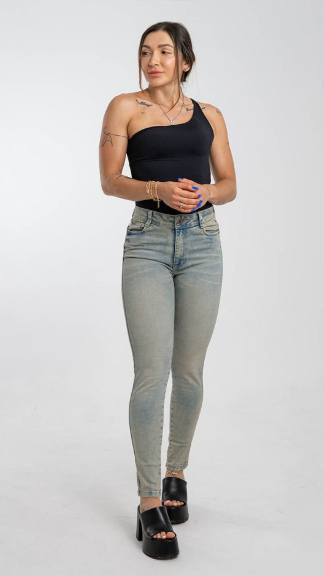 Jeans colombiano levanta cola KAI 2