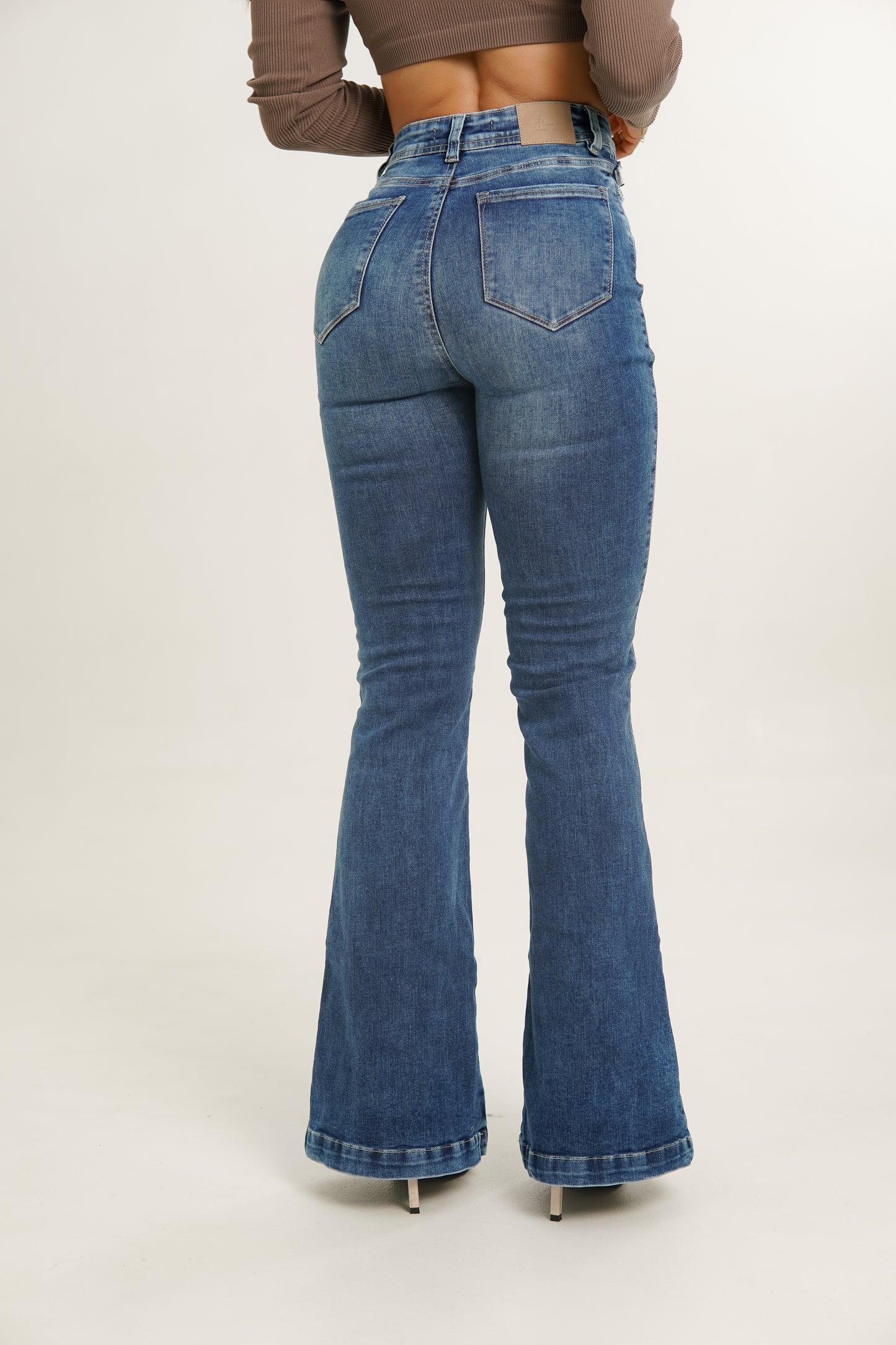 Jeans colombiano levanta cola Joy 2