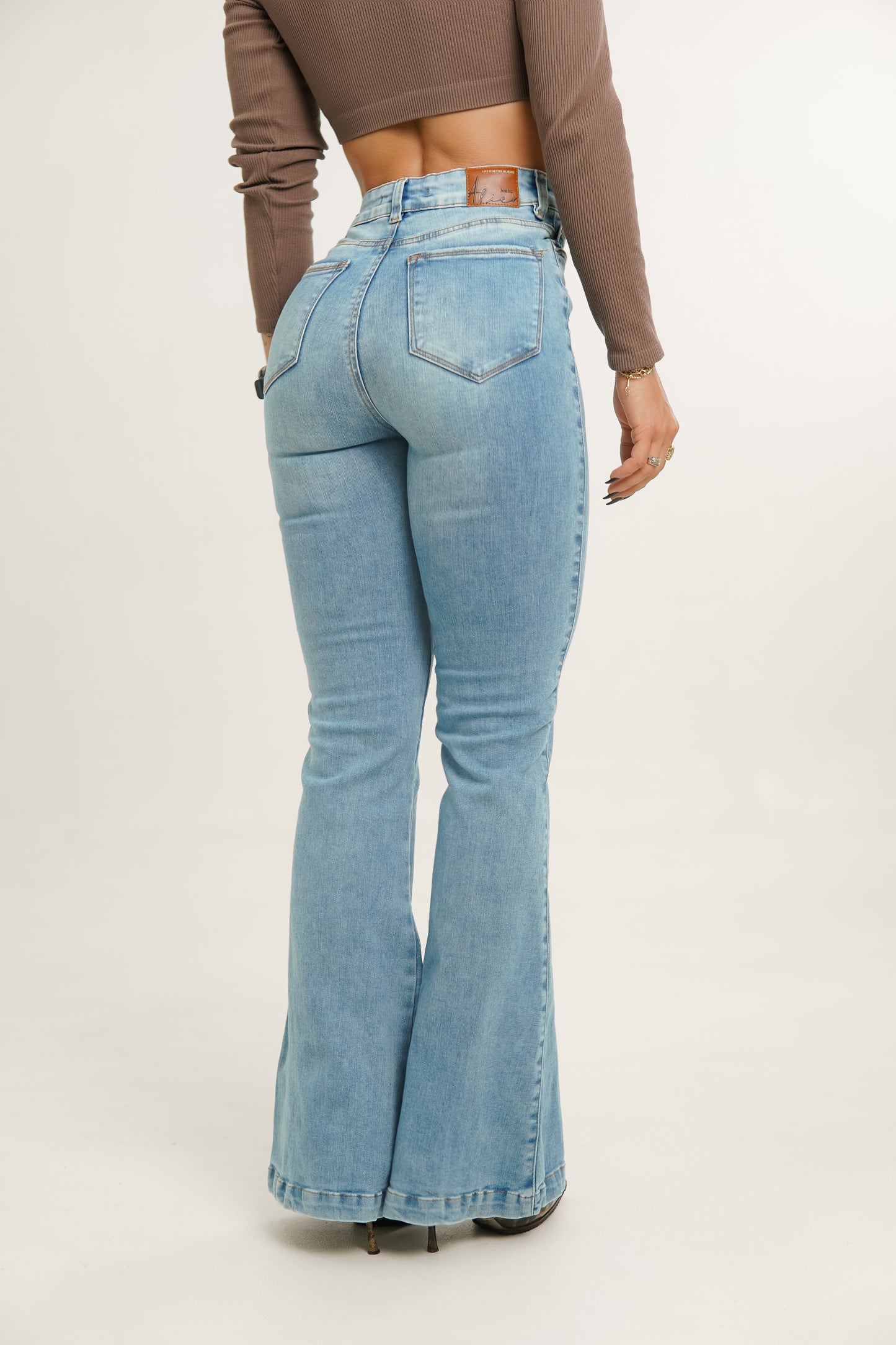 Jeans colombiano levanta cola True 3