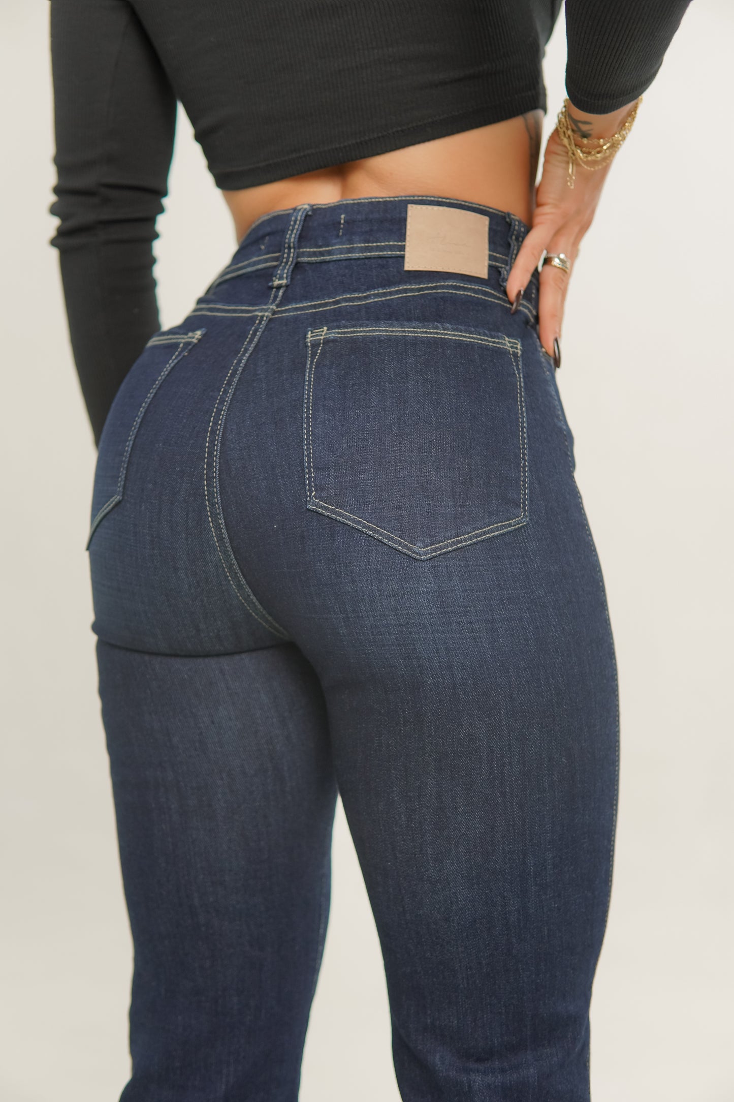 Jeans colombiano levanta cola Joy 1
