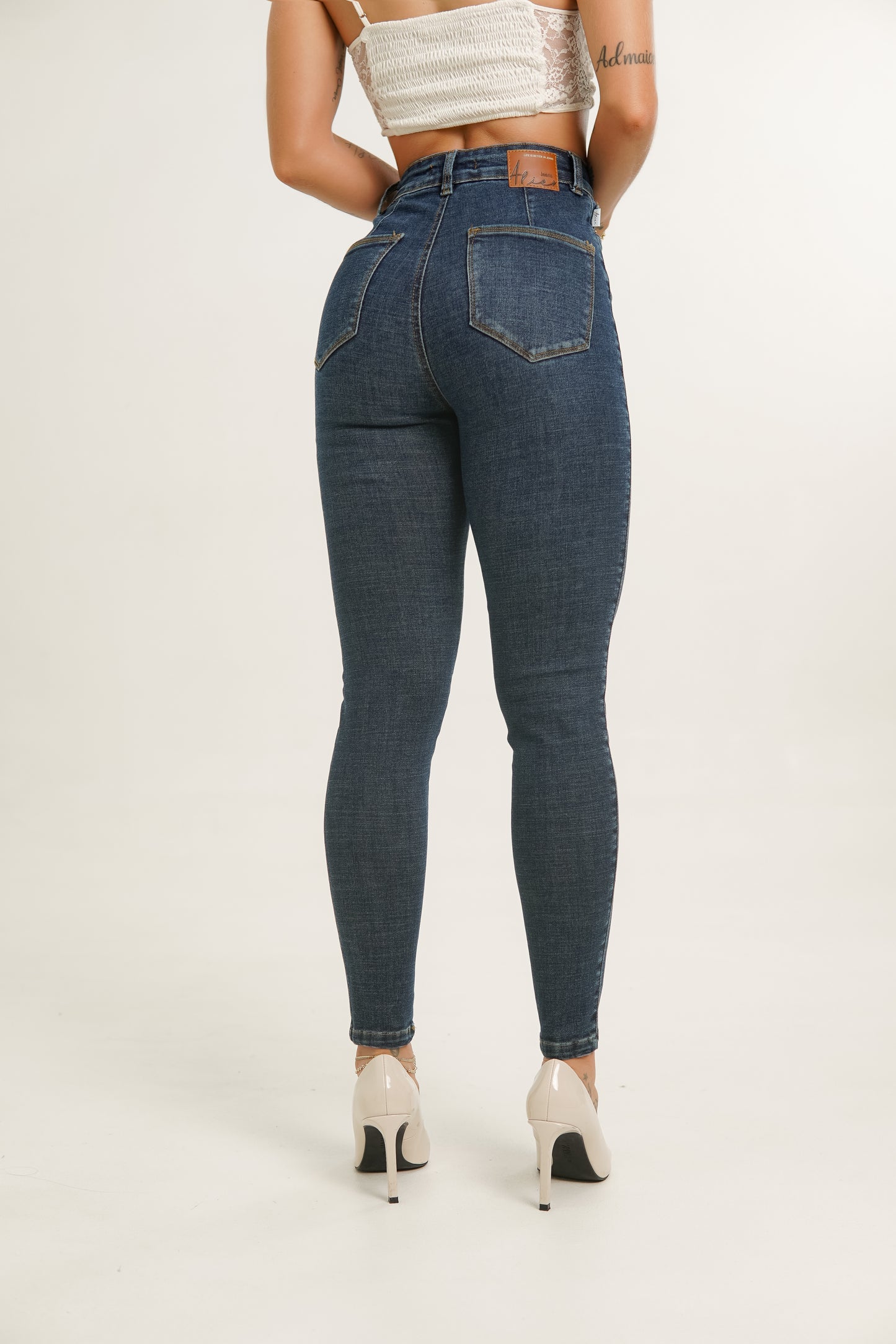Jeans colombiano levanta cola Fiji