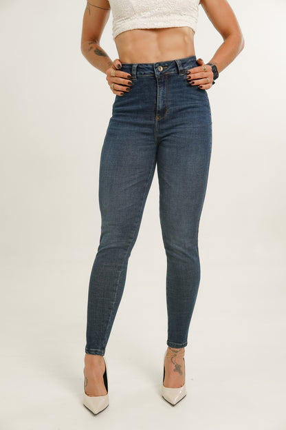 Jeans colombiano levanta cola Fiji
