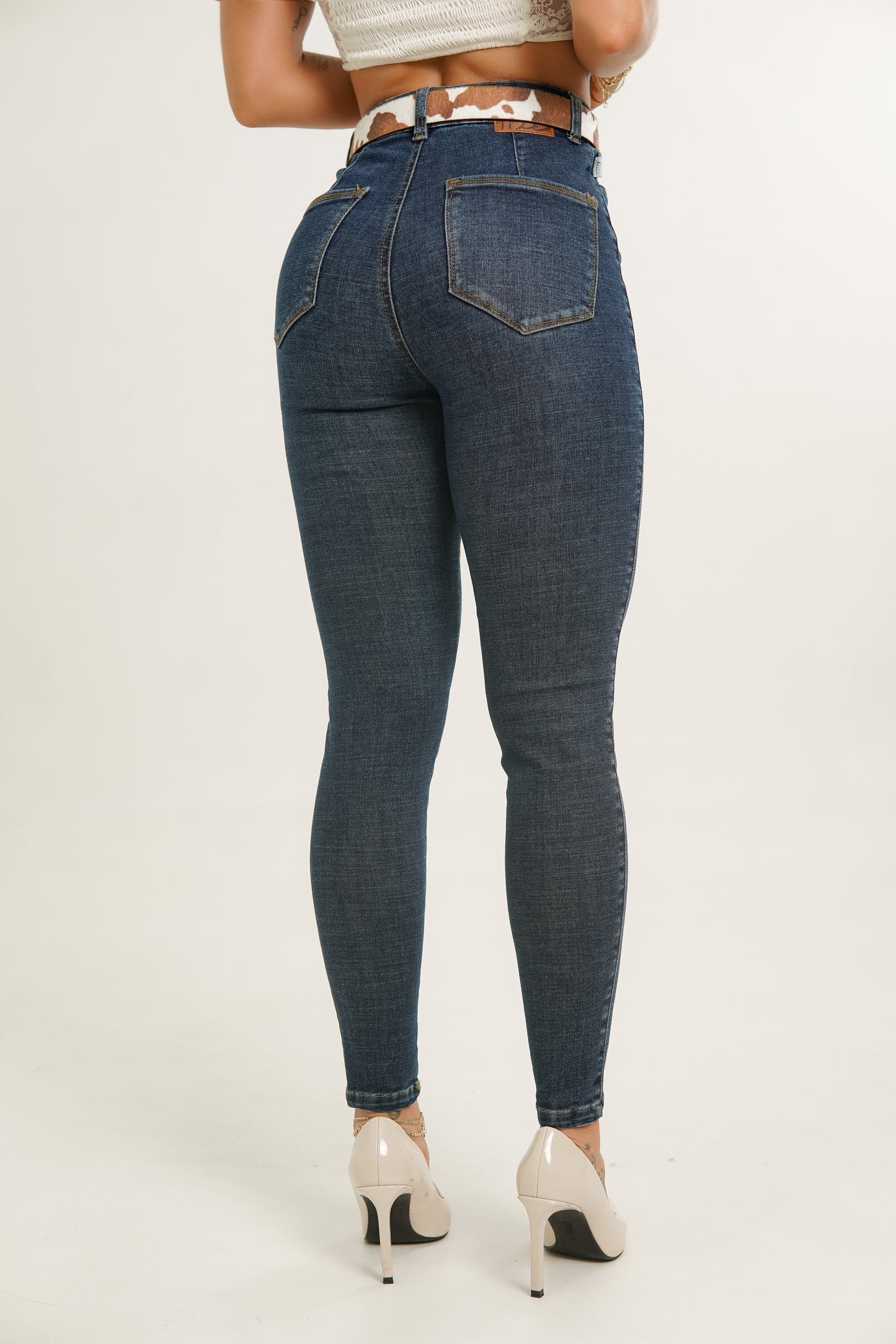 Jeans colombiano levanta cola Fiji