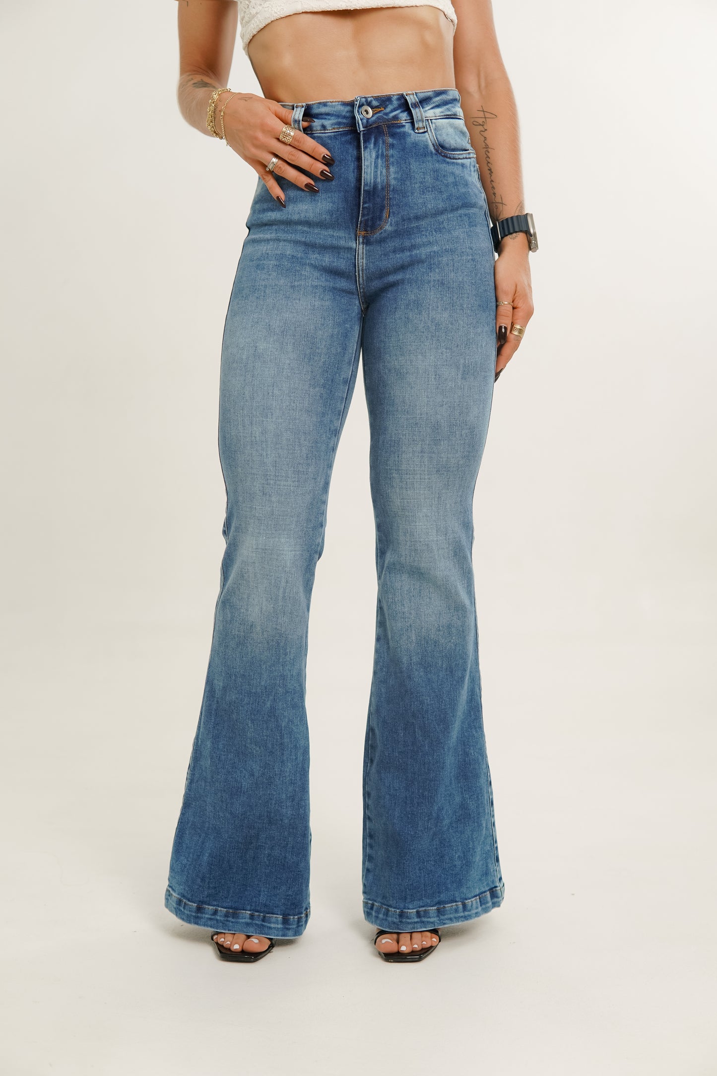 Jeans colombiano levanta cola True