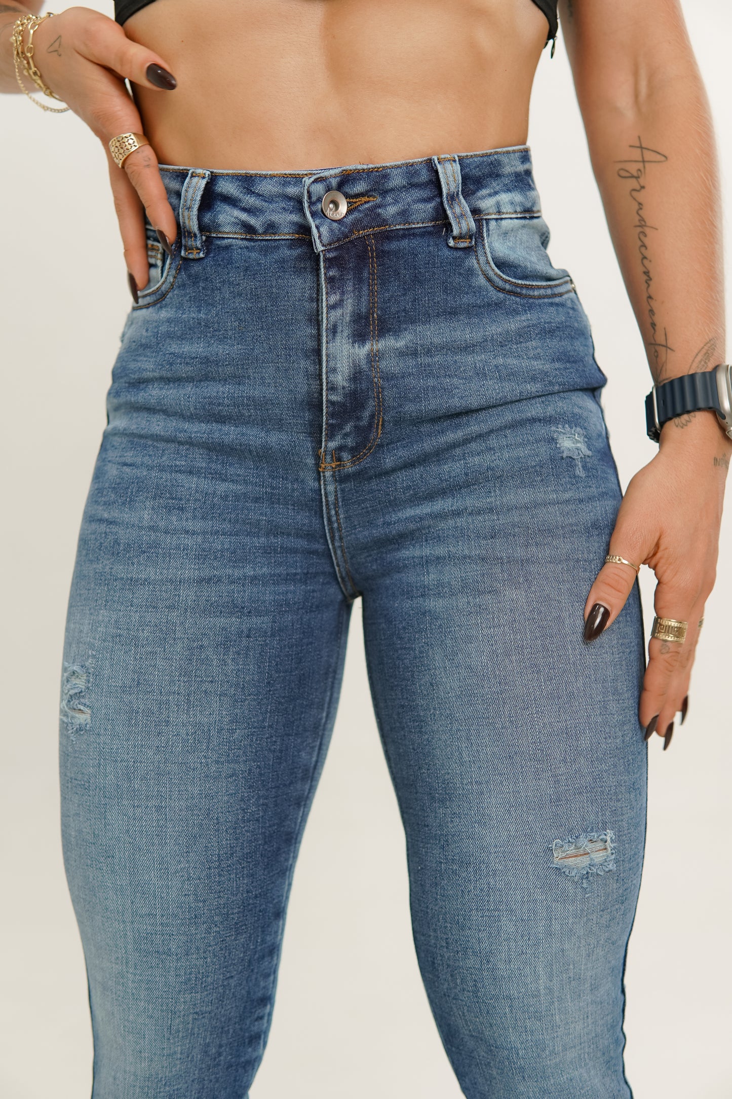 Jeans colombiano levanta cola Fiji 1