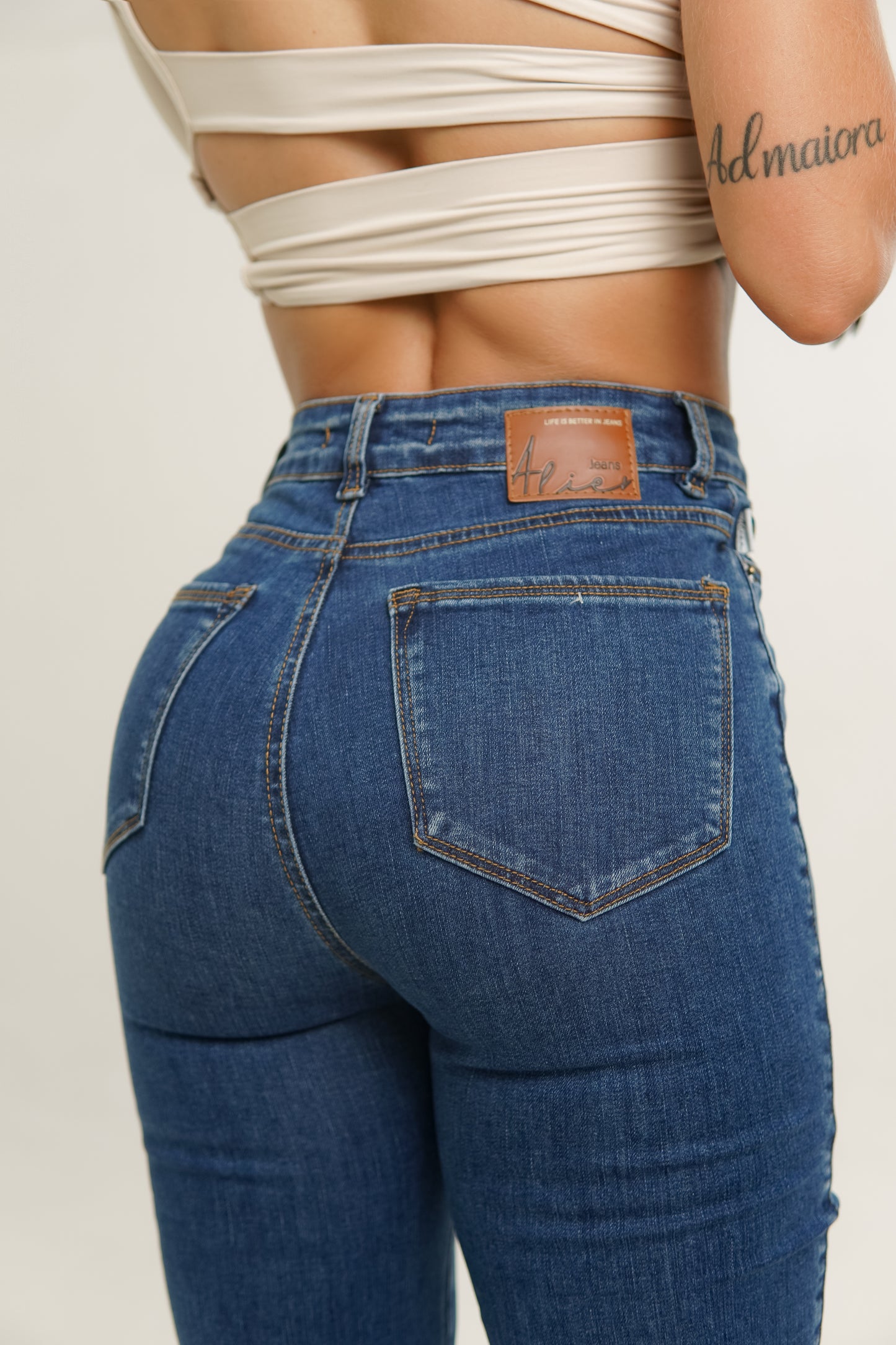 Jeans colombiano levanta cola True 1