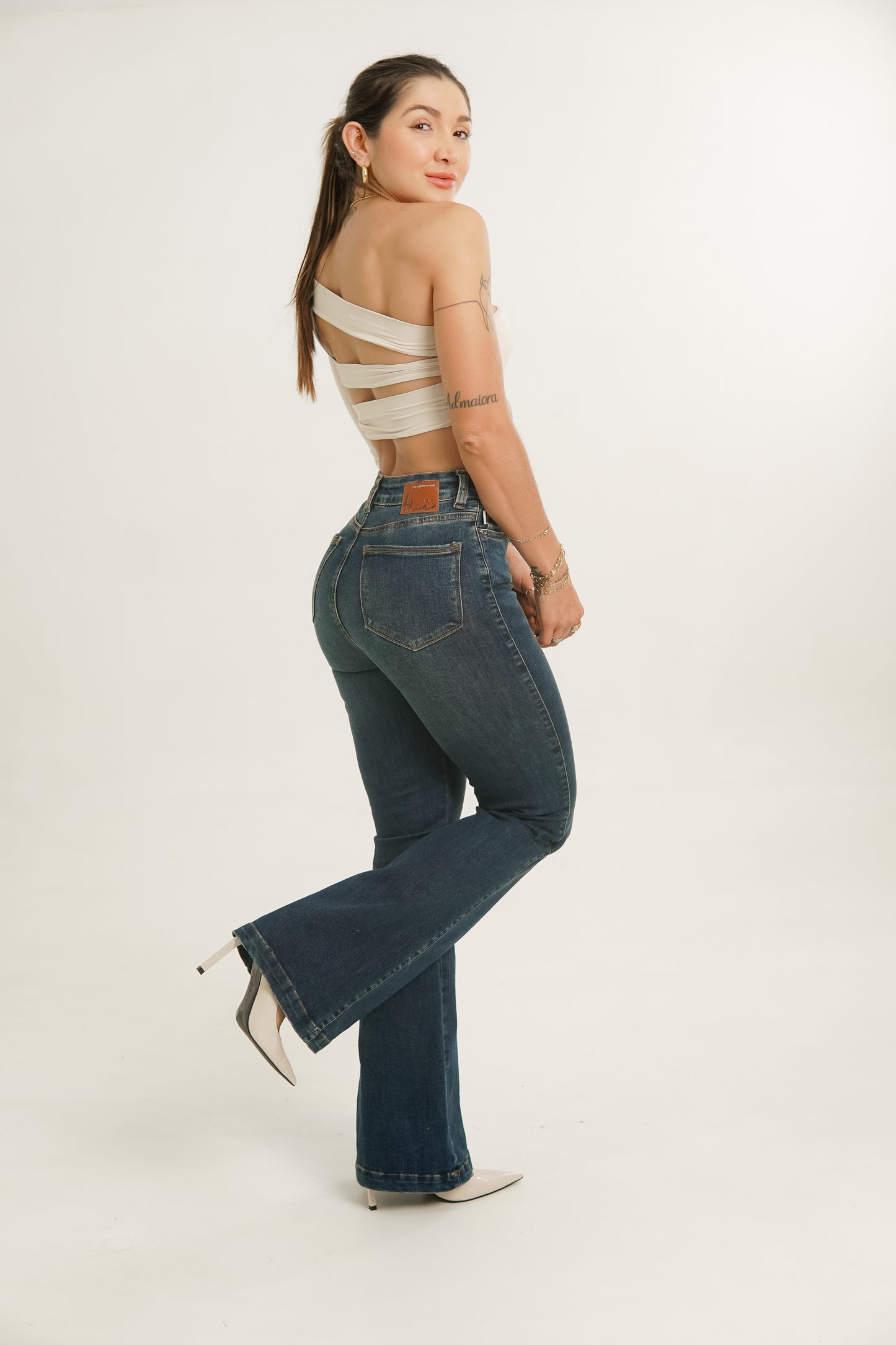 Jeans colombiano levanta cola True 2