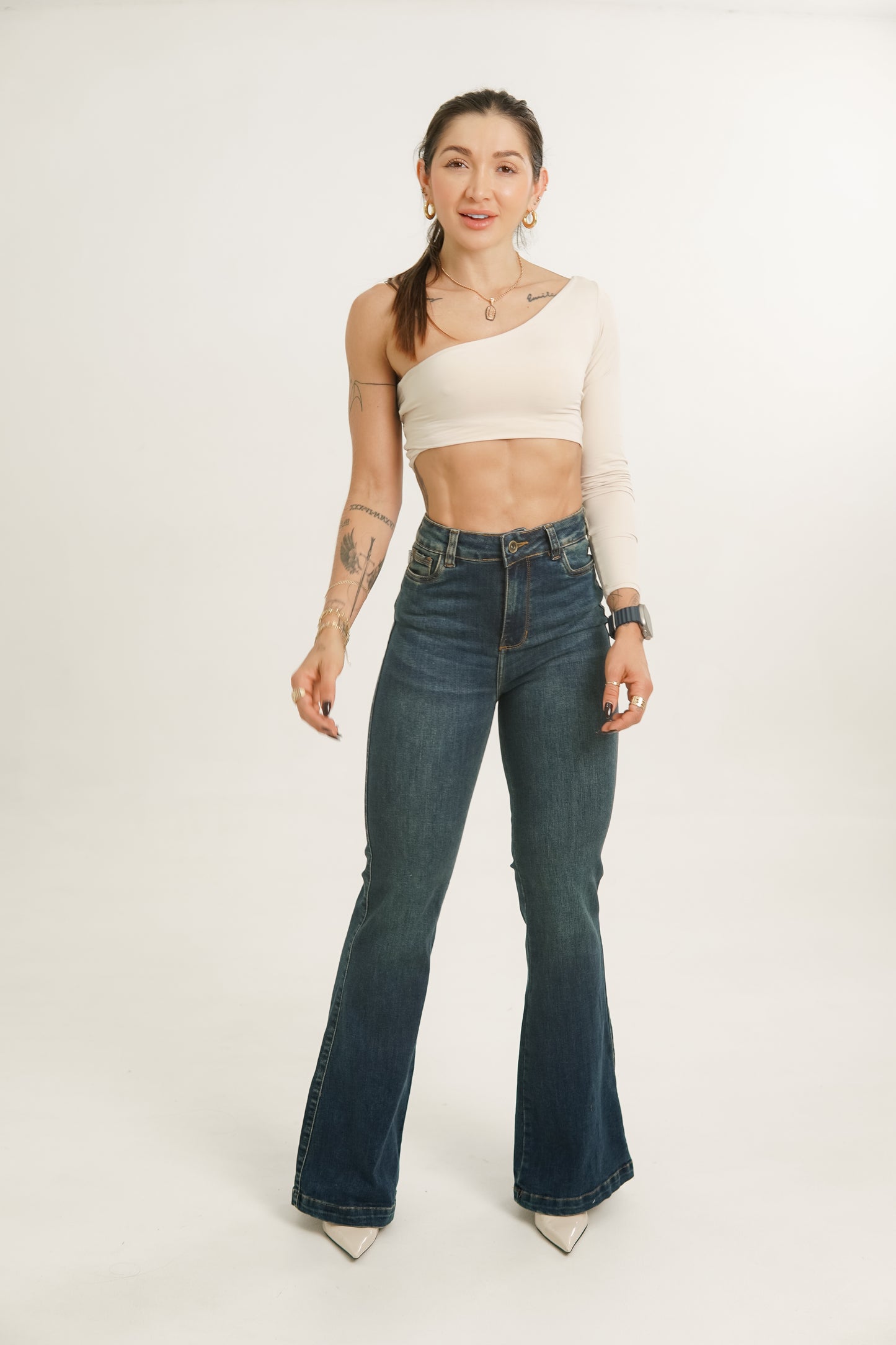 Jeans colombiano levanta cola True 2
