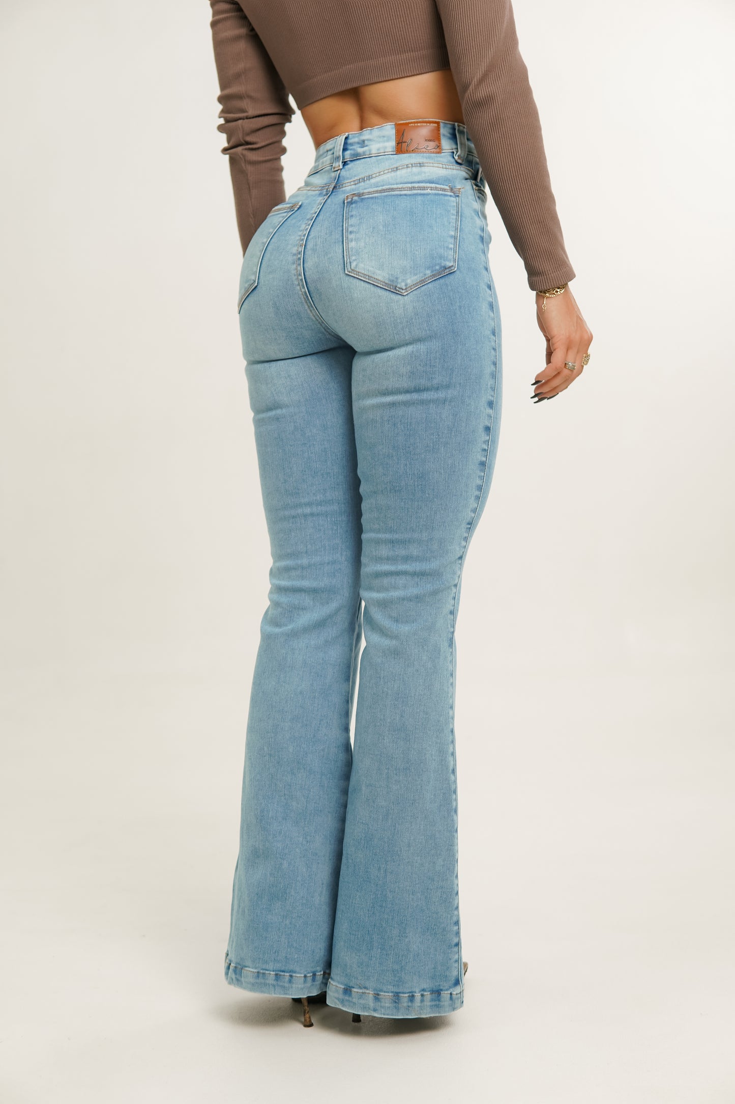 Jeans colombiano levanta cola True 3