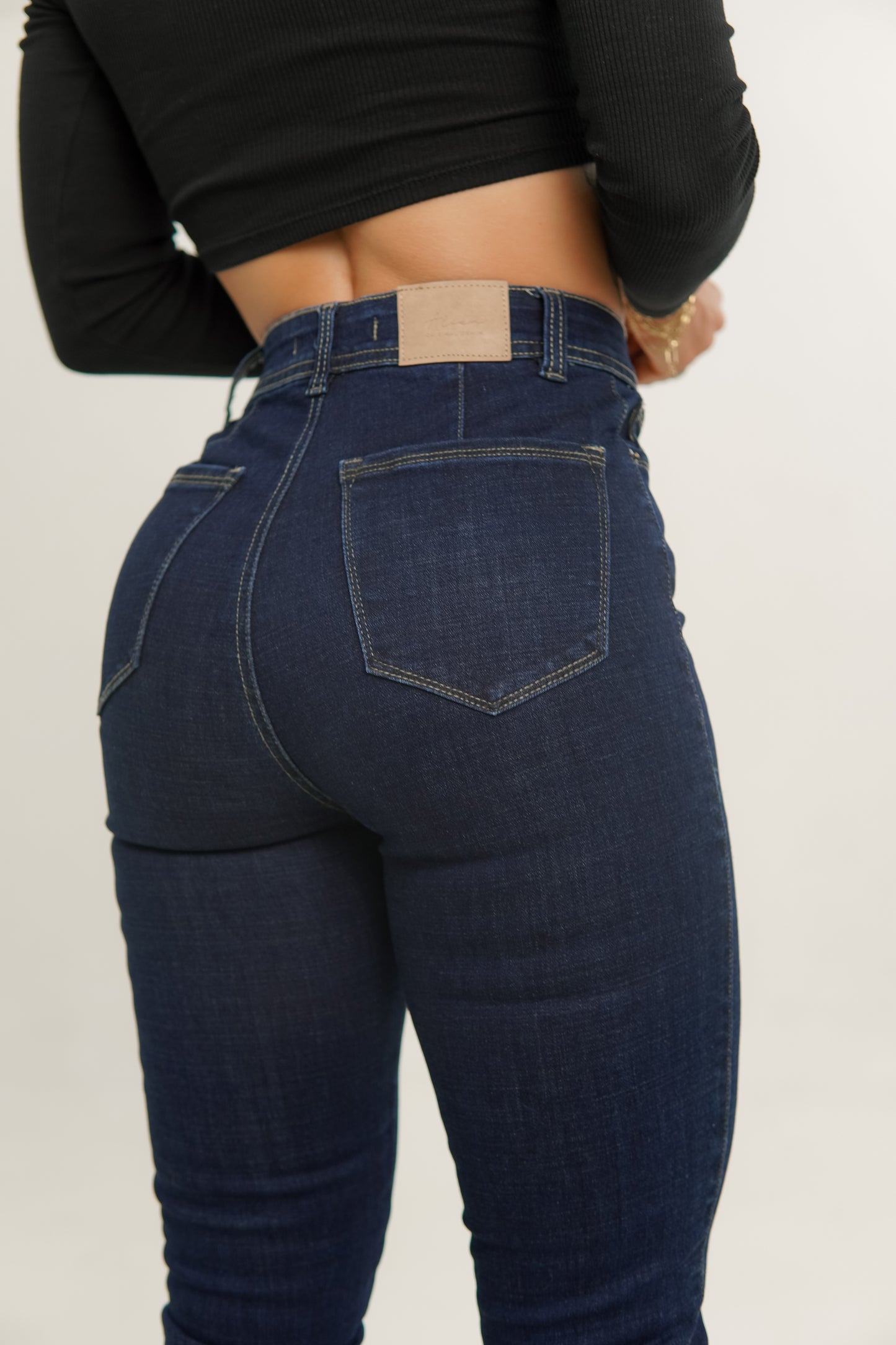 Jeans colombiano levanta cola Zigor 5