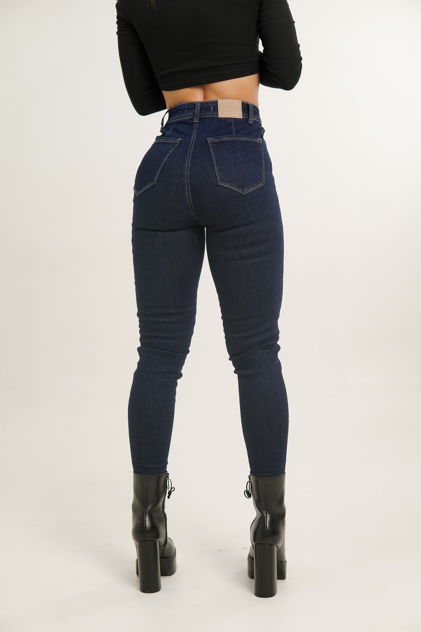 Jeans colombiano levanta cola Zigor 5