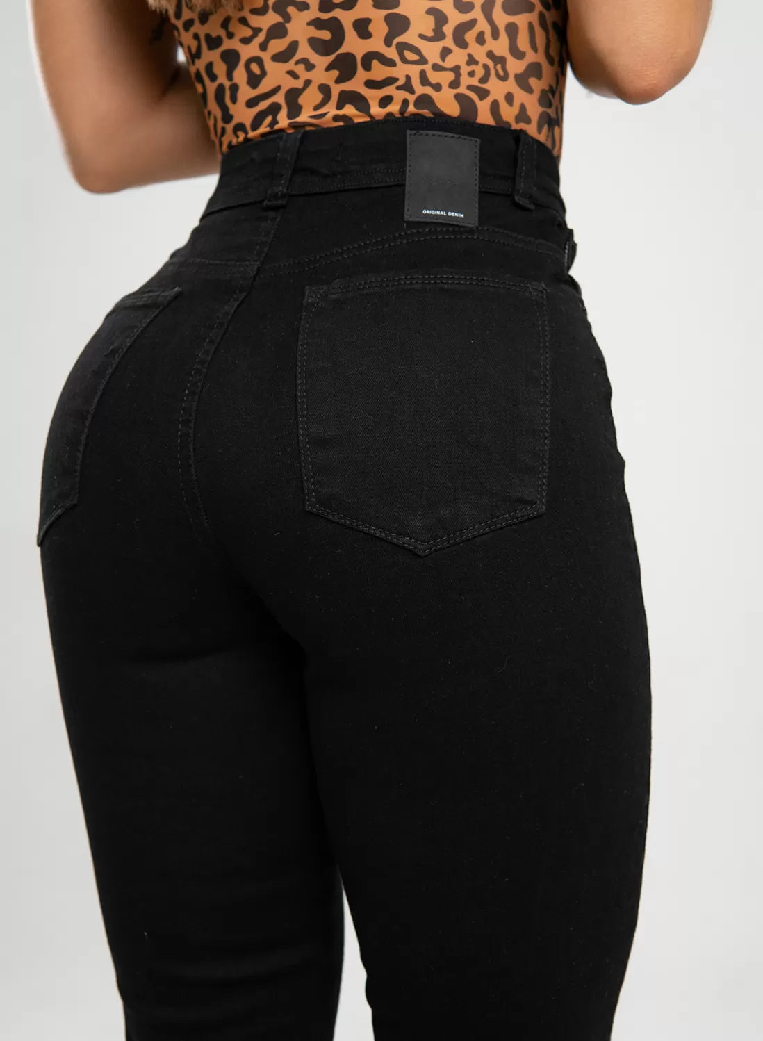 Jeans colombiano Straigth Amatista Black