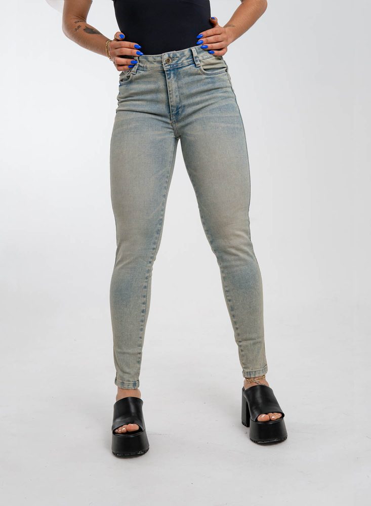 Jeans colombiano levanta cola KAI 2