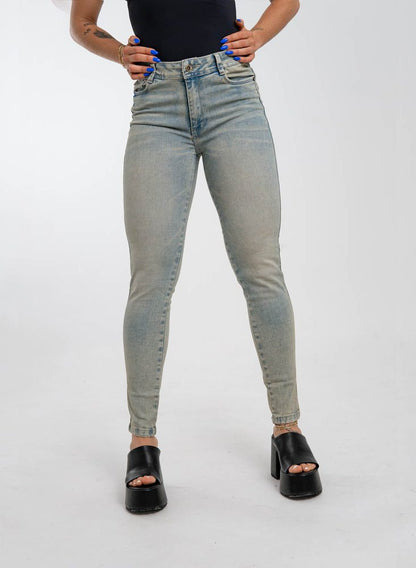 Jeans colombiano levanta cola KAI 2