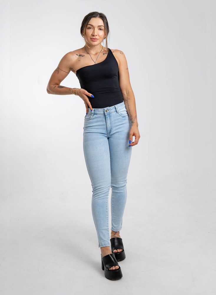 Jeans colombiano levanta cola KAI 3