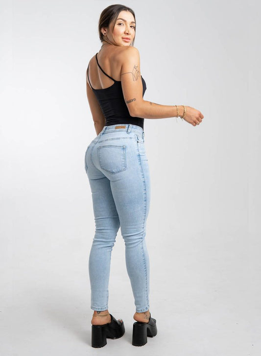 Jeans colombiano levanta cola KAI 3