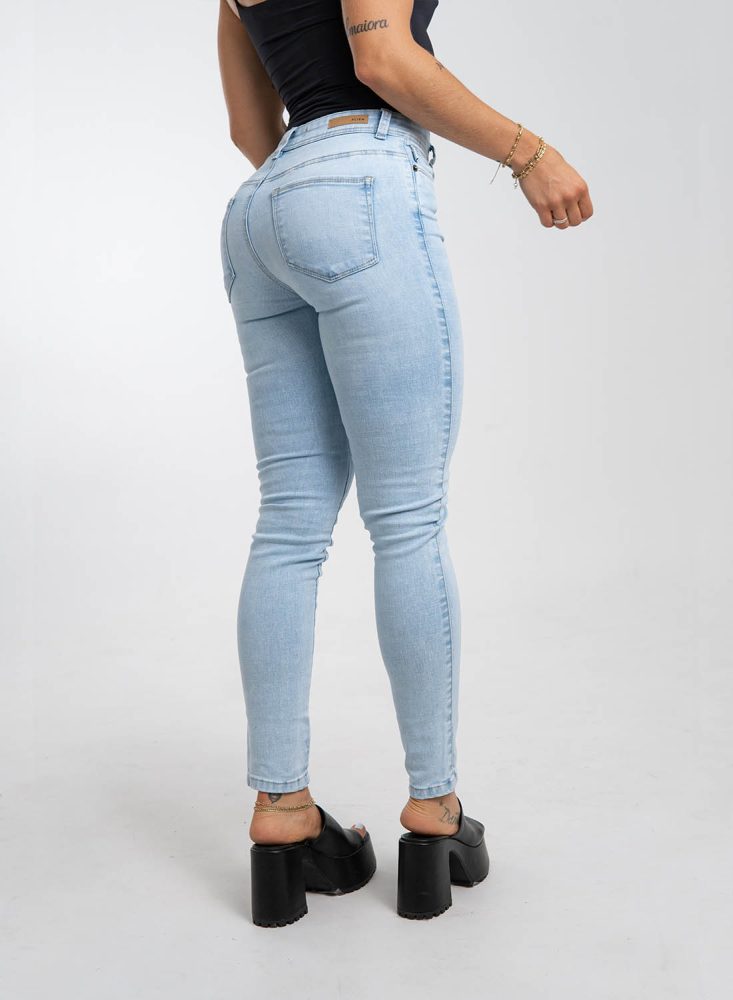 Jeans colombiano levanta cola KAI 3