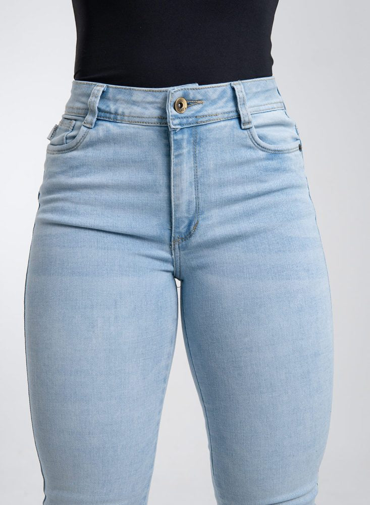 Jeans colombiano levanta cola KAI 3