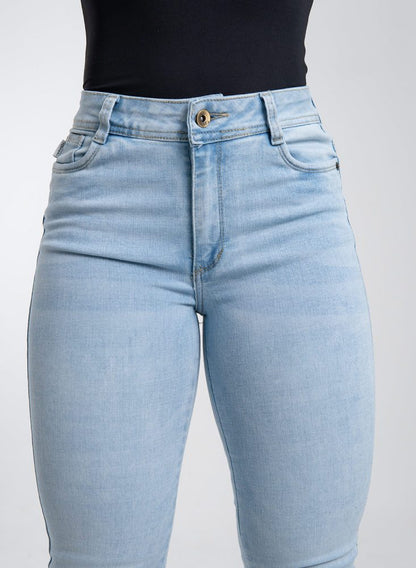 Jeans colombiano levanta cola KAI 3