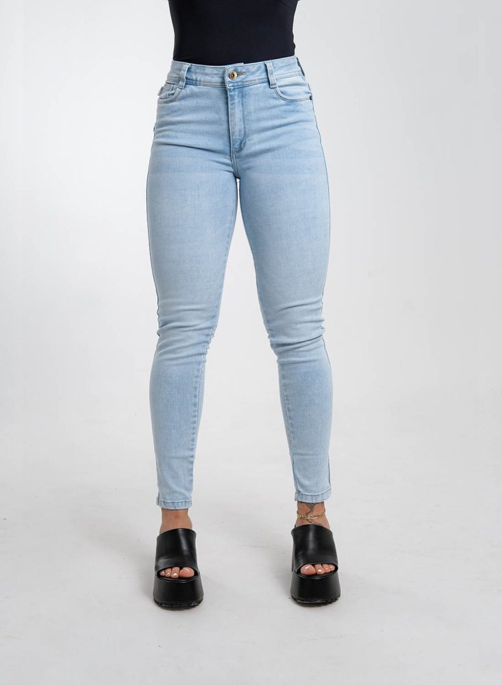 Jeans colombiano levanta cola KAI 3