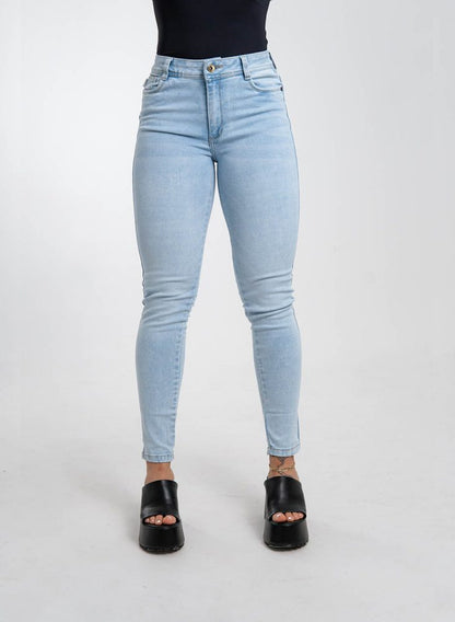 Jeans colombiano levanta cola KAI 3